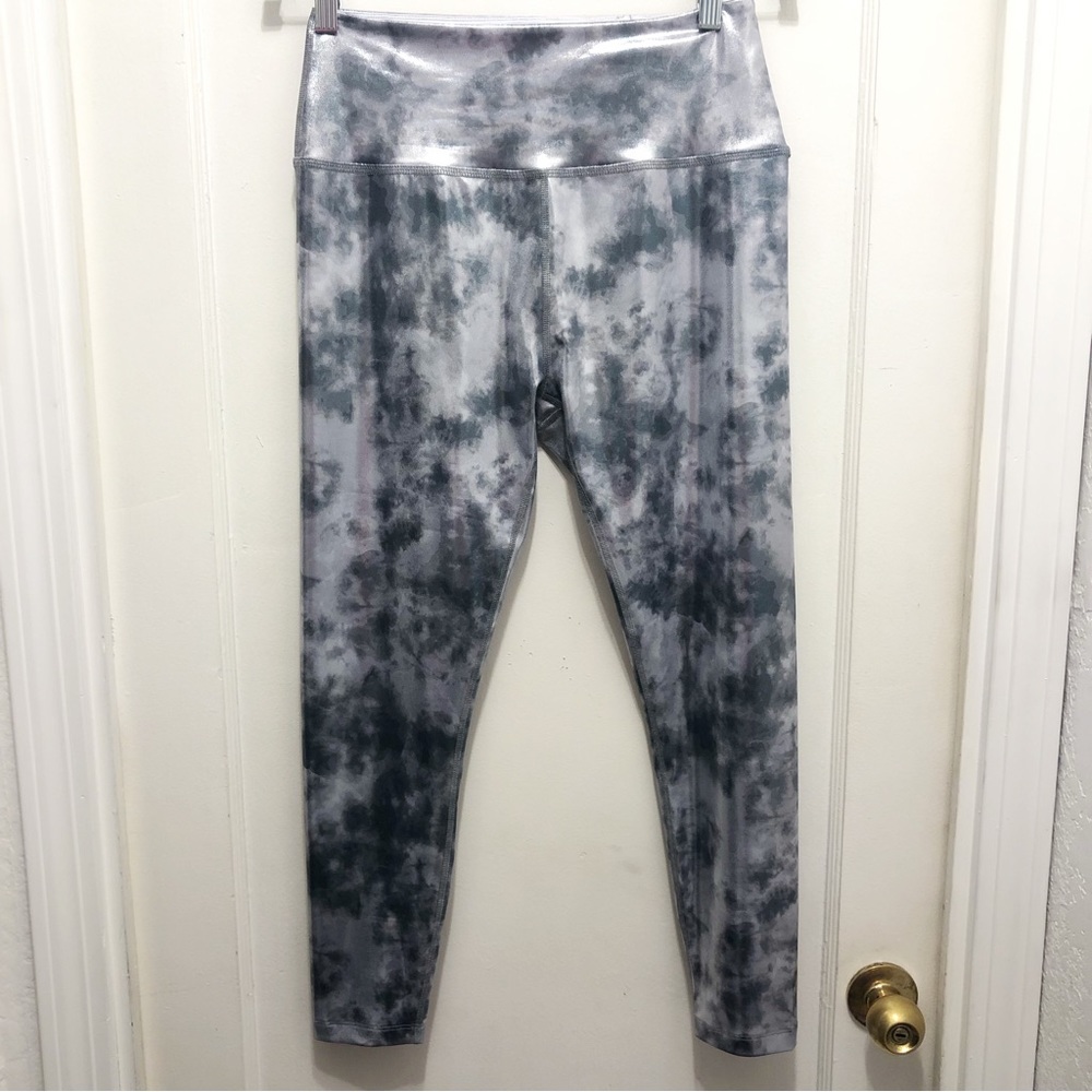 Beyond Yoga Shiny Silver and Gray Leggings Size Large